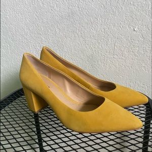 Gianni Bini block heel pump in color yellow